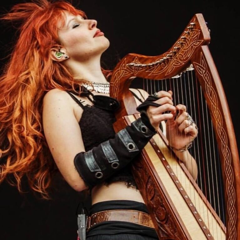 Fabienne Erni playing a harp on stage
